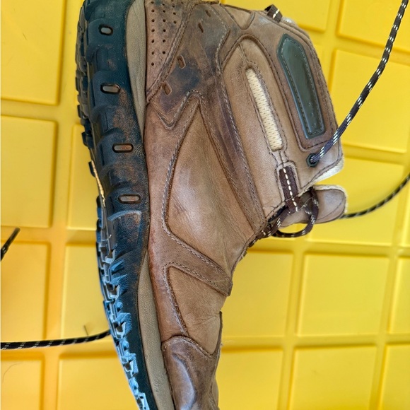 Columbia Brown Hiking Boots - Picture 6 of 10